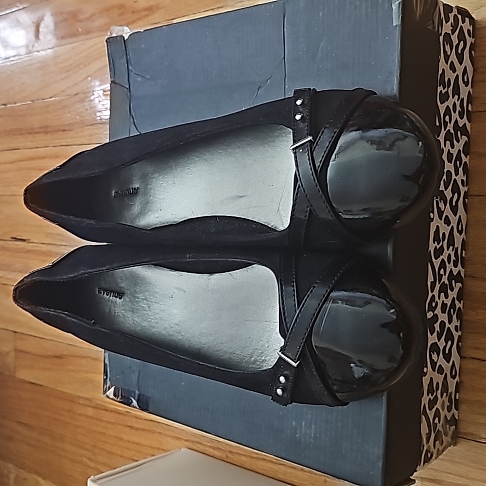 Women Savona Suede and Patent Leather Flat Shoes by Avenue Size 12W